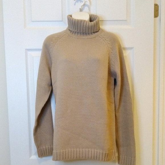 Future Wear TN sweater - NWOT - Picture 1 of 6